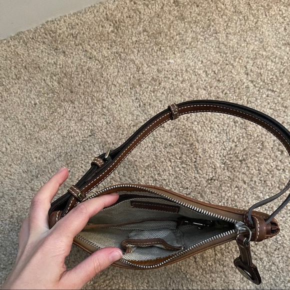 Dooney & Bourke 90s Style Leather Shoulder Bag - Picture 4 of 6